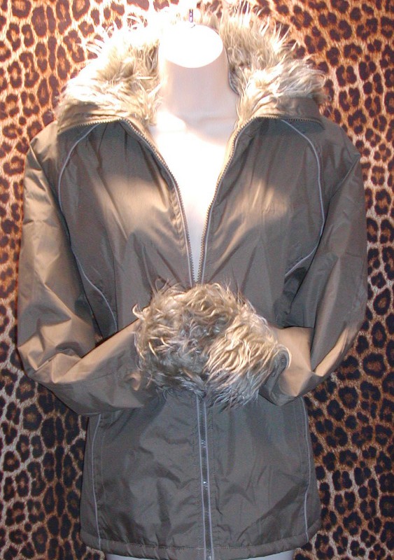 Olive Green Winter Jacket with Faux Fur Collar Size XL | Pre-Owned Clothing